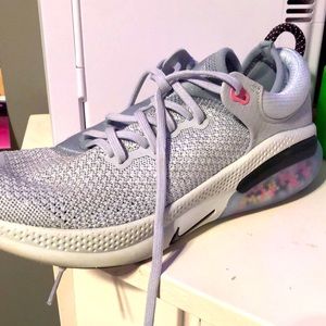 these are nike joyride running shoes